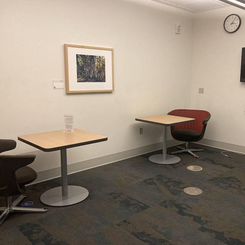 Photo of a lounge-style study room